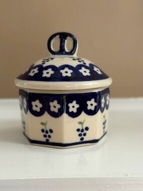 Polish Pottery Lidded Octagonal Trinket Box with blue and white floral pattern